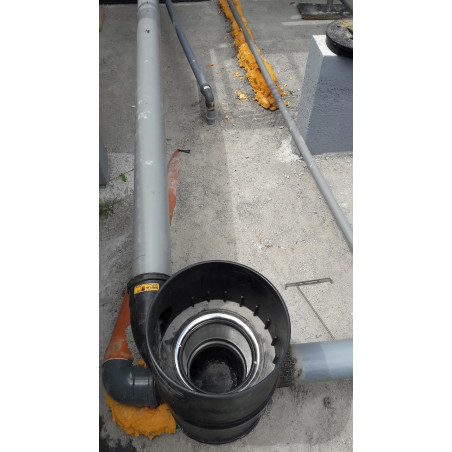 Cycloon filter WFF100 MET opzetstuk voor regenwatertanks Cycloon filter WFF100 MET opzetstuk voor regenwatertanks