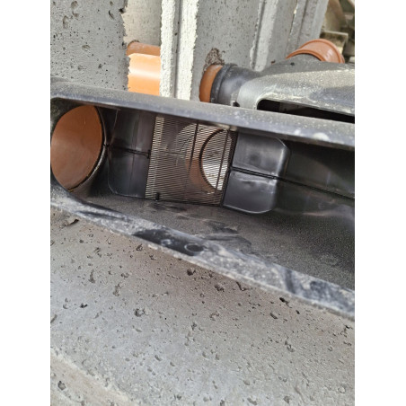 Filtre d'eau de pluie à rejet alternatif auto-nettoyant avec clapet anti-retour monté dans la rehausse pour citernes gamme WATER